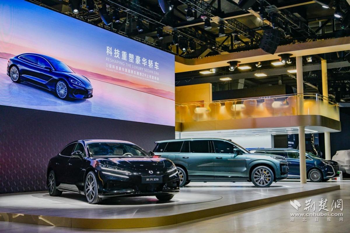 九游体育售价3348—4148万元 腾势Z9广州车展正式上市(图2)