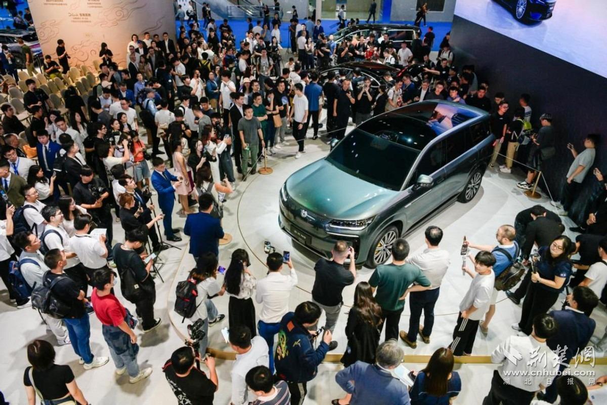 九游体育售价3348—4148万元 腾势Z9广州车展正式上市(图7)