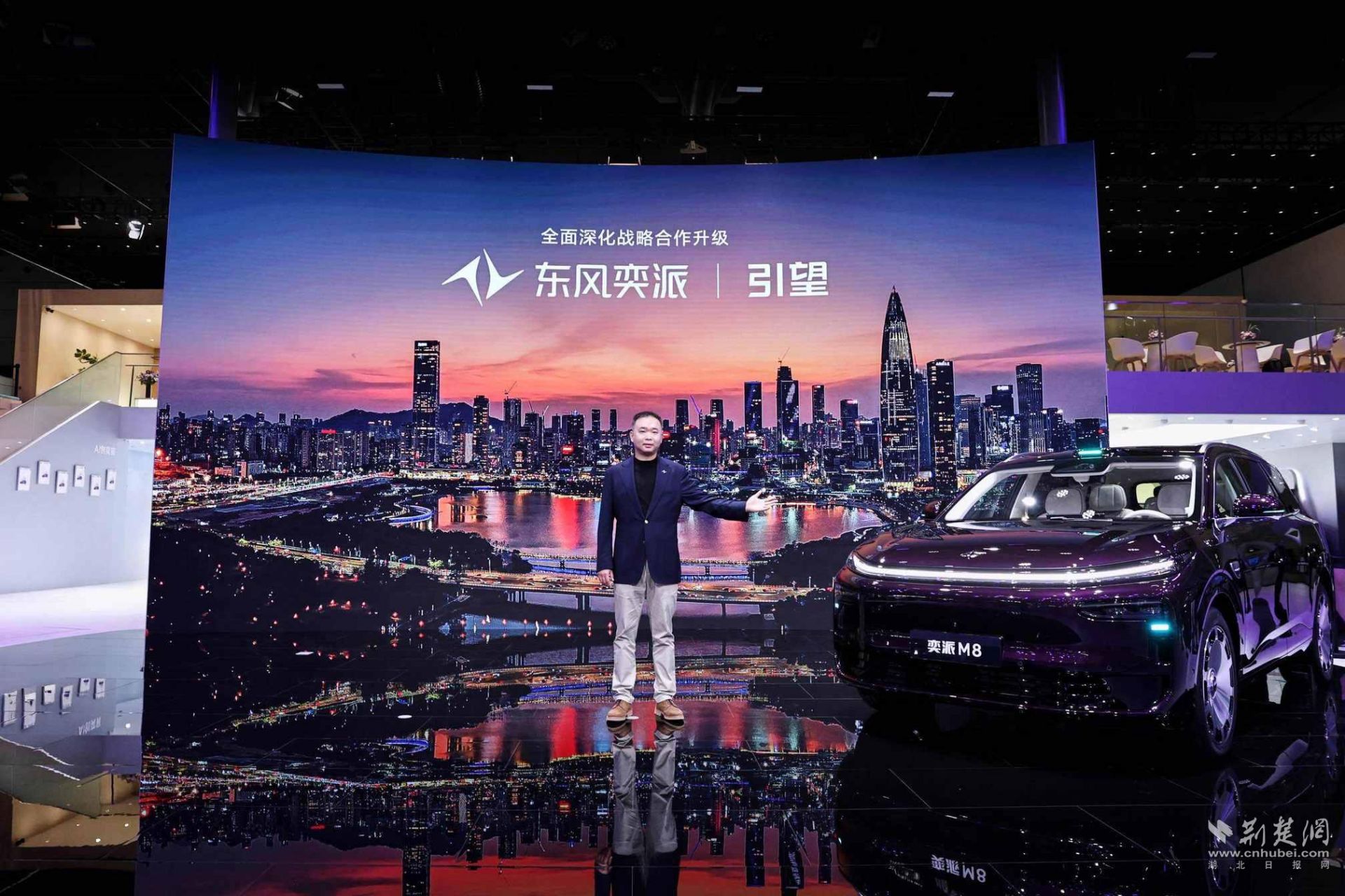 “华派黄金标准大六座”东风奕派M8 25万级唯一搭载华为乾崑六件套